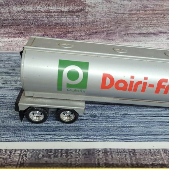 Ertl Pressed Steel Publix milk tanker trailer gray and red - Picture 10 of 16